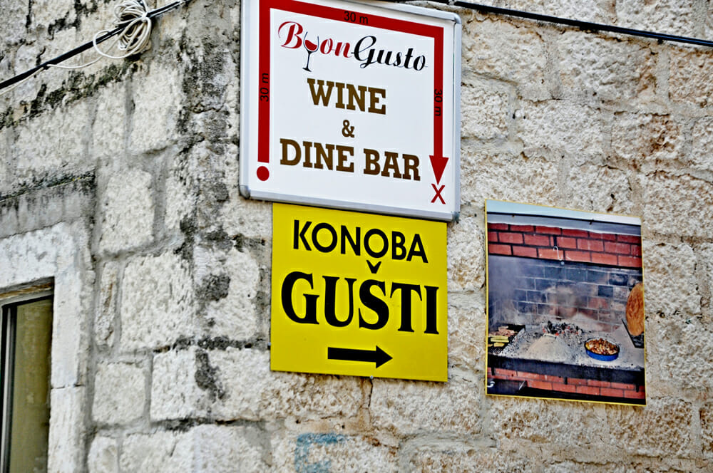 Street signs in Omiš
